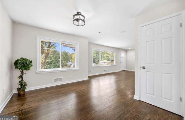 147 Hermer Circle NW