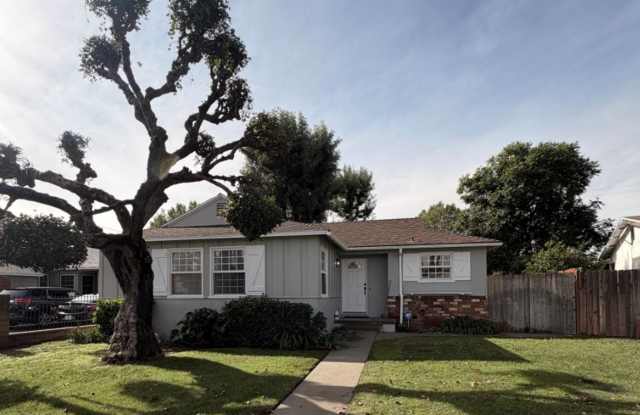 Photo of Stylish Fully Renovated 3-Bedroom Home with a Large Backyard