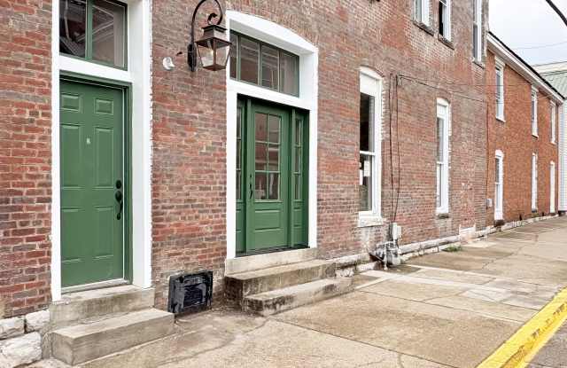 332 E 10th Ave