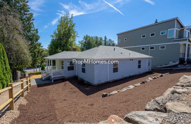 Updated Three Bedroom Home in Milwaukie Heights!