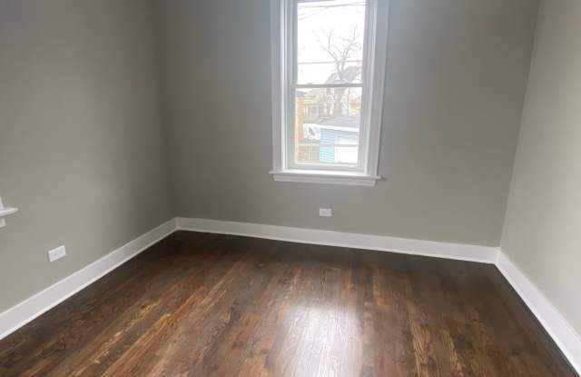 3671 North Elston Avenue - CH2