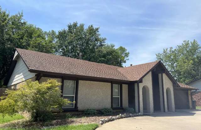 4 Bed | 2 Bath in South Tulsa!