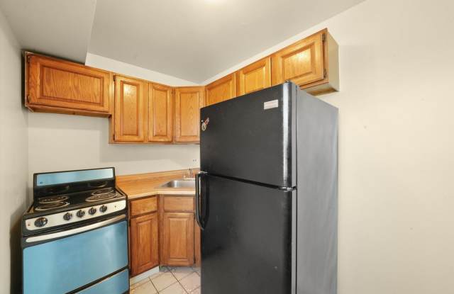 2610 W Balmoral Avenue