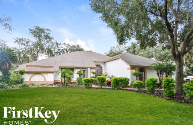 2816 Pine Club Drive