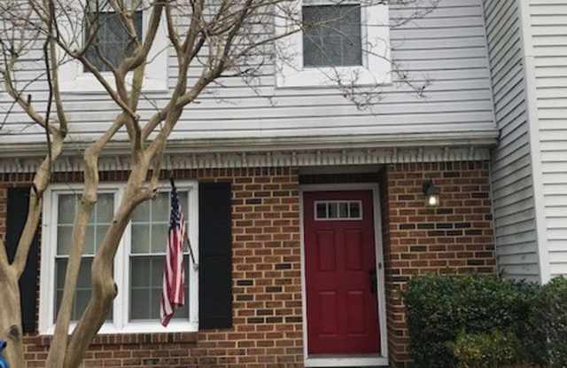 Lovely 2BR Townhouse in Glenwood