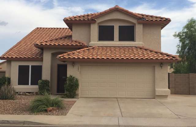 1221 W CHICAGO Street