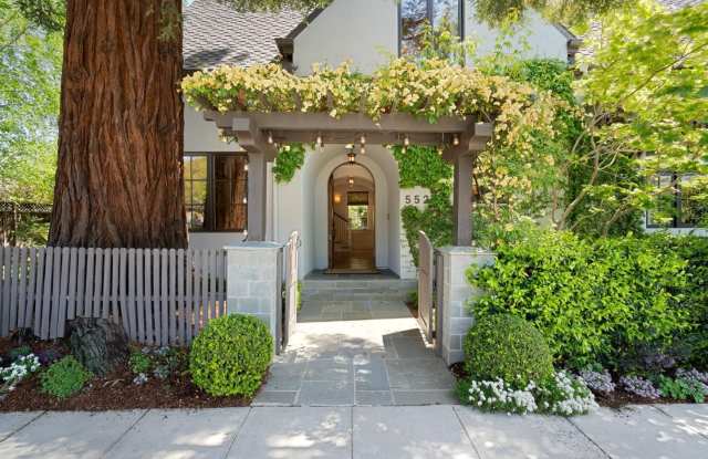 552 Kellogg AVE