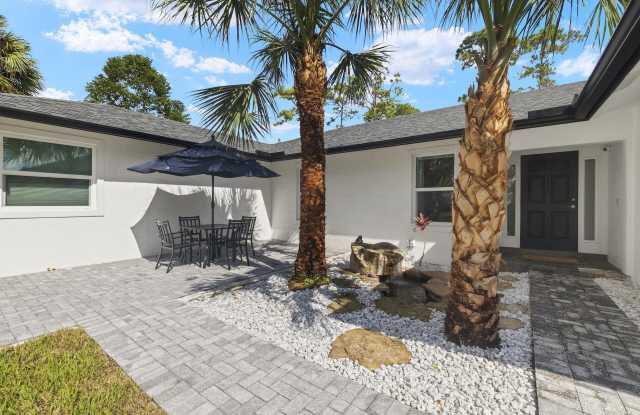 12151 Old Country Road N