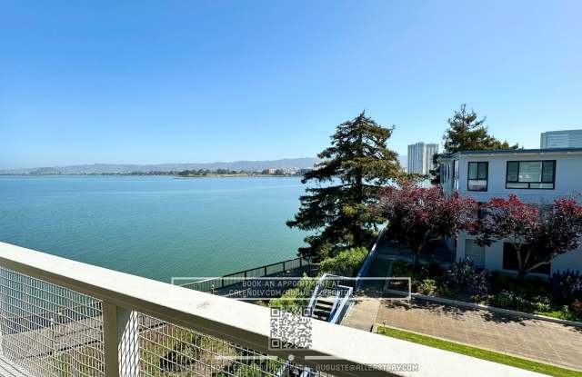 Entirely Remodeled Top-Floor Water-View Morning-Sunlight Studio - 8 Commodore Drive, Emeryville, CA 94608