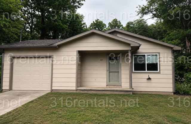 421 E 15th - 3 Bed 1 Bath $1,275.00
