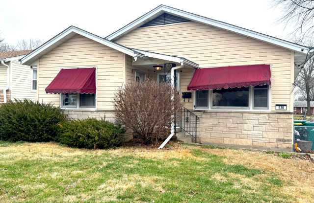 2 Bed 1 Bath in WEBSTER GROVES w/ Fenced Yard