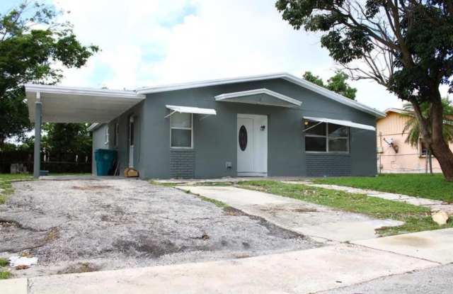2481 Nw 1st St
