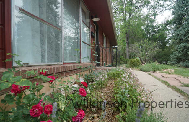 2215 Nicholl Street West