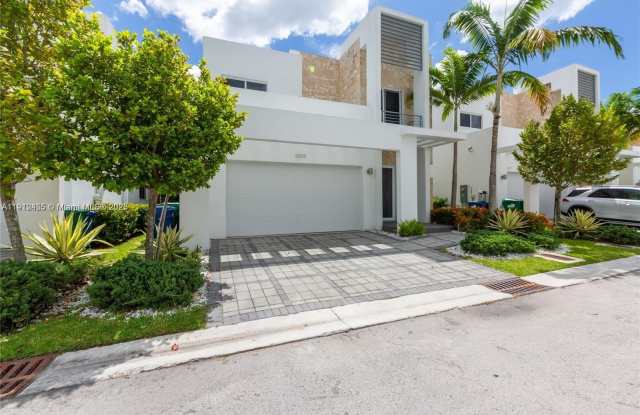 Photo of 6839 NW 103rd Ave