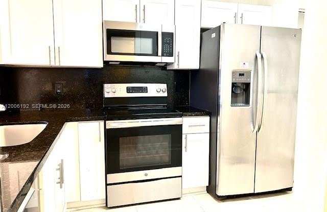 871 NE 207th Ter