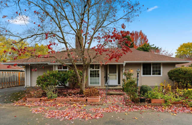 5330 Southwest Mayfair Court