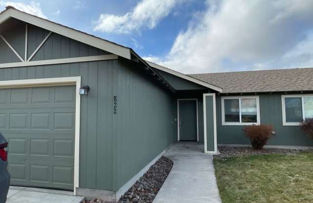 822 SE Maui Lane