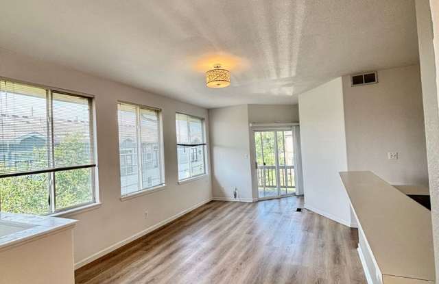 Spacious West Denver Townhome in Prime Location! Available Now!