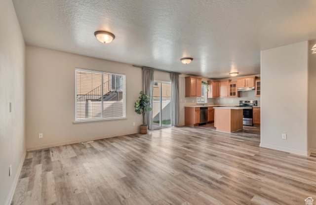 3637 W PLYMOUTH ROCK