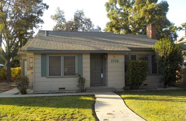 Home with Pool - 1709 West Main Street, Visalia, CA 93291