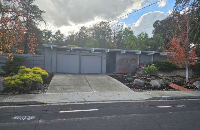 Photo of Eichler home near downtown Walnut Creek