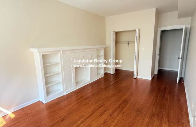 4453 North Hamlin