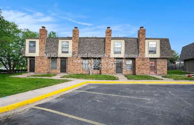 204-212 NW Woods Chapel Rd