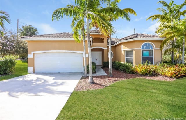 2410 Fairways Dr - 2410 Fairways Drive, Homestead, FL 33035