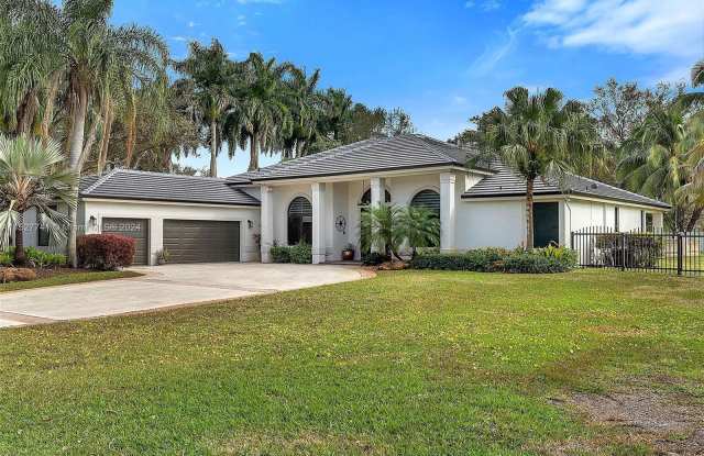 3500 Fairfax Ln - 3500 Fairfax Lane, Davie, FL 33330