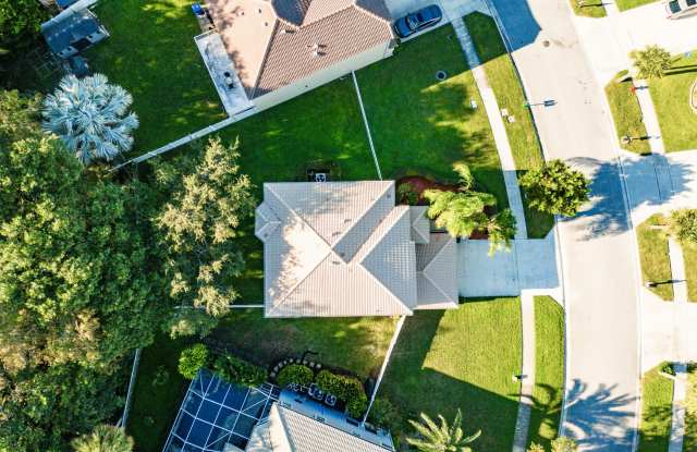 255 Saratoga Boulevard E