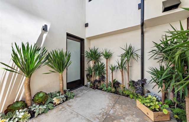 604 Acacia Avenue 1/2