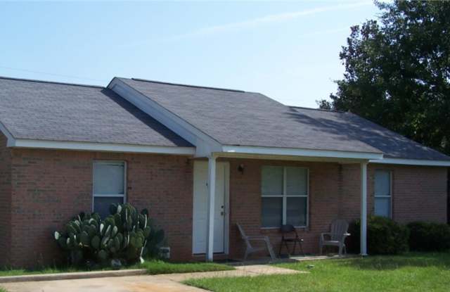 805 Faulk Ln