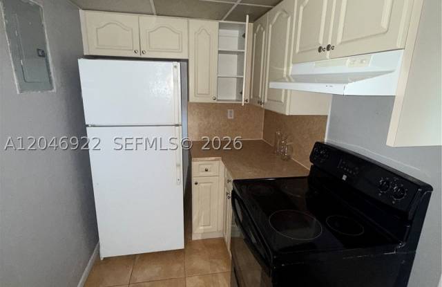 6960 Miami Gardens Dr