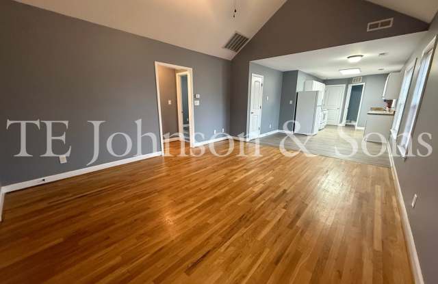 Photo of Charming 3 Bedroom Home with Modern Finishes on Dellwood