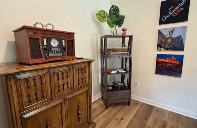 FULLY FURNISHED Townhome in Bobcat Village!