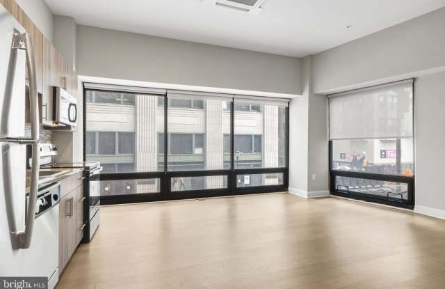 Photo of 1300-6 CHESTNUT Street unit: 902