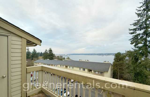 2BR/1.5BA 3rd Floor Condo Overlooking Sinclair Inlet