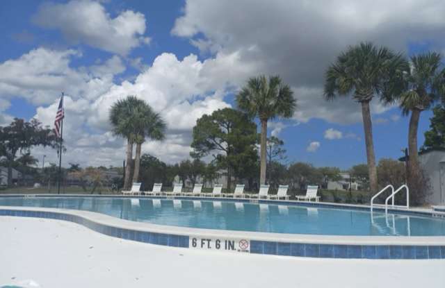 2250 Candlewood Lane East