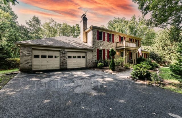 12168 Holly Knoll Circle - 12168 Holly Knoll Circle, Great Falls, VA 22066