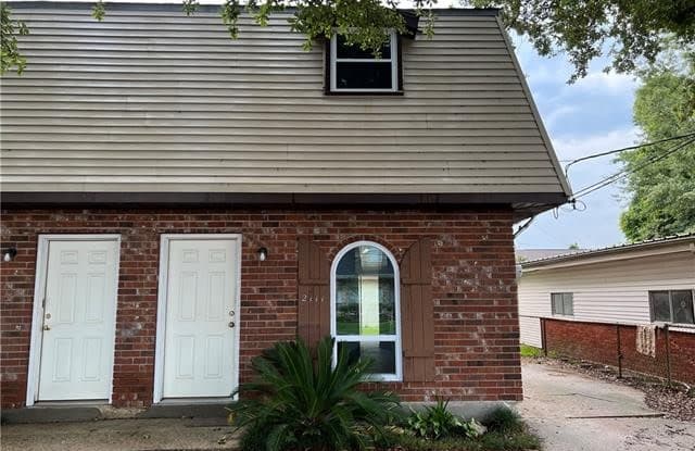 2111 E BEAUREGARD Street - 2111 E Beauregard St, Chalmette, LA 70043