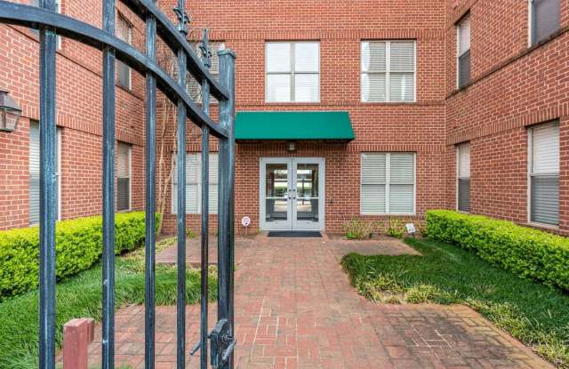 Photo of Fully Furnished Gorgeous Downtown 2 Bedroom Condominium - Full Furnished