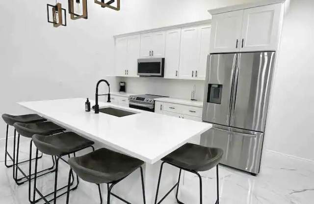 1255 Periwinkle Place