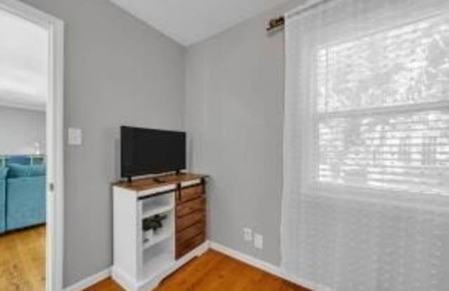 270 NE Beachview Drive