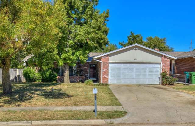 Home for rent in Yukon Schools + 3 bedrooms