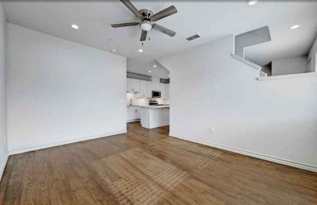 Photo of Towne Oaks Apartments