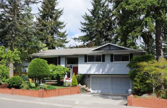 Updated 4-Bedroom Home in Desirable Queensborough Neighborhood