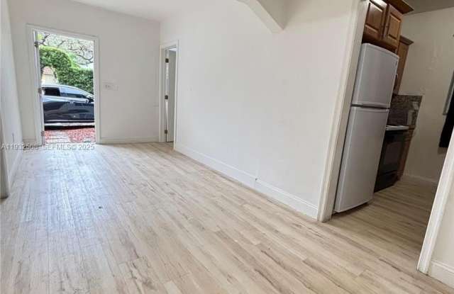 Photo of 3031 NW 15th St