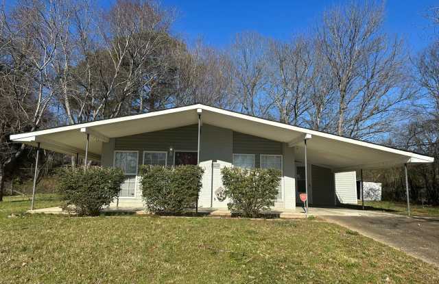 2502 Vining Circle Northwest