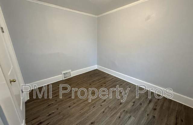 2853 North Booth Street