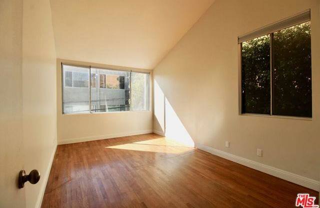 Photo of 1825 Thayer Avenue